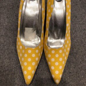 Yellow polka dot pumps wm 9.5